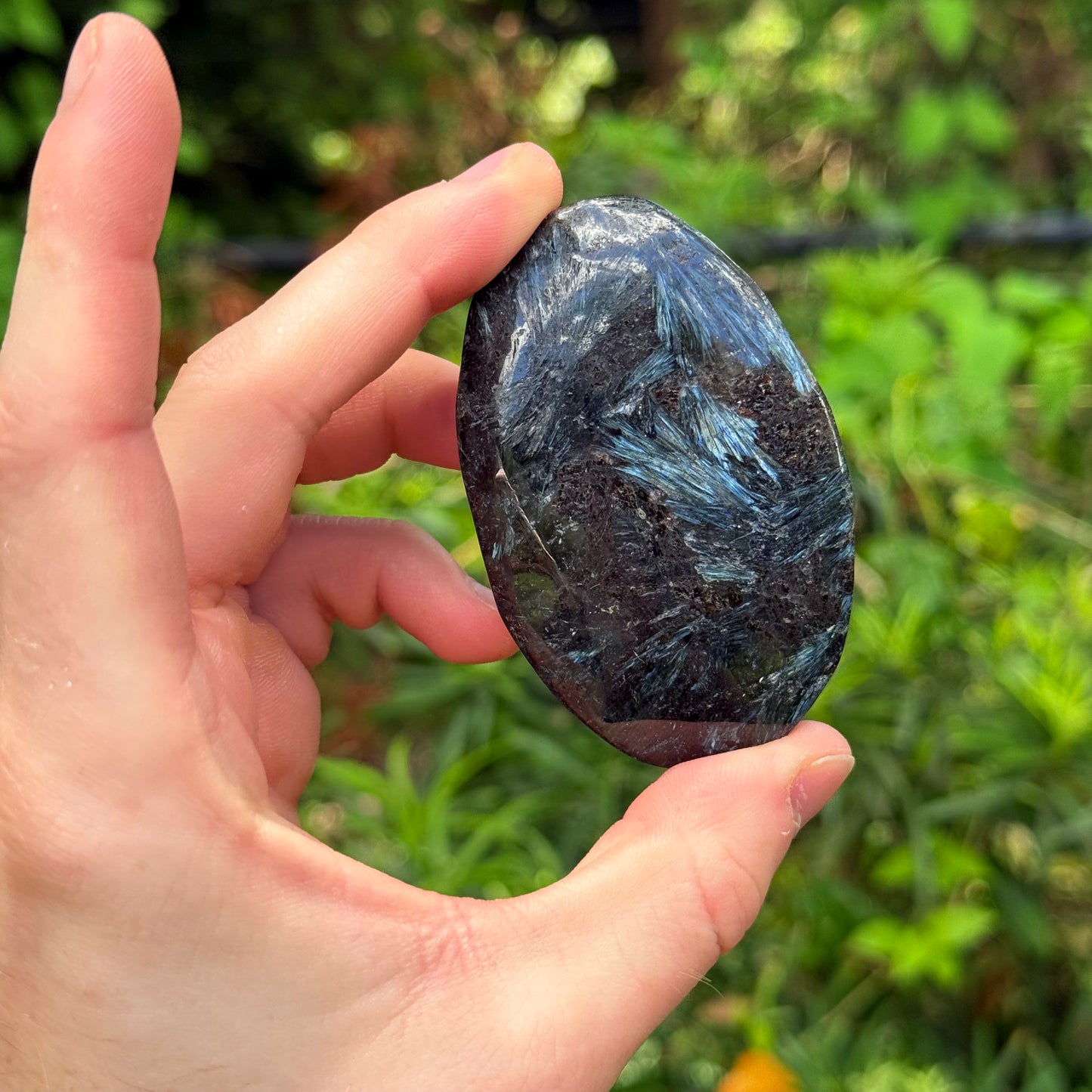 Arfvedsonite Palm 3.5”